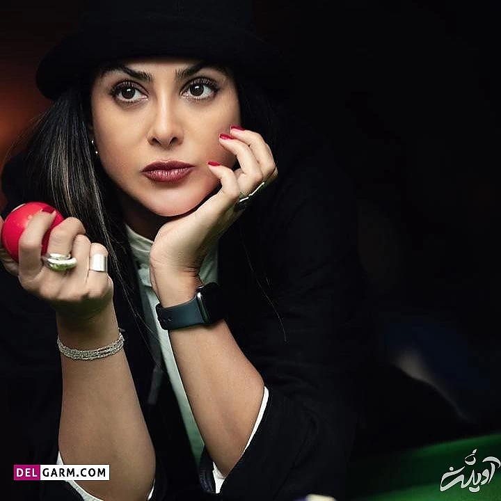 اندام باربی آزاده صمدی در این بلوز و شلوار / بهش میاد ؟